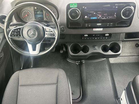 Used 2024 Mercedes-Benz Sprinter 2500 image 24