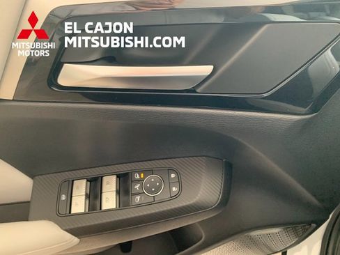 New 2025 Mitsubishi Outlander SE image 17