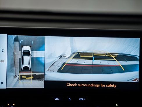 Used 2023 Toyota bZ4X Limited image 39