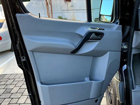 Used 2016 Mercedes-Benz Sprinter 2500 image 18