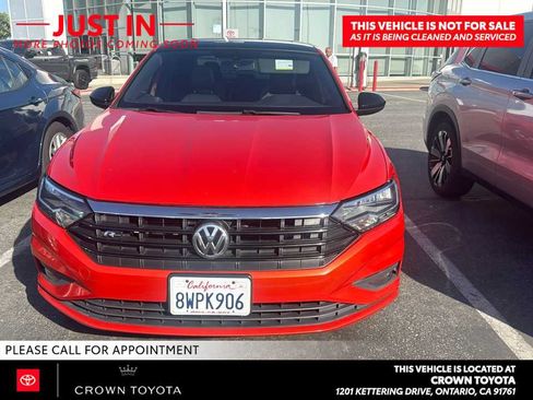 Used 2020 Volkswagen Jetta R-Line w/ R-Line Cold Weather Package FWD image 2