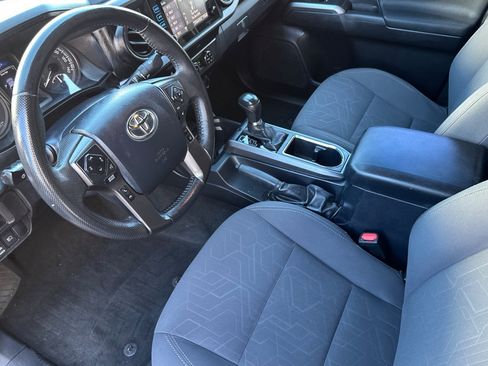 Used 2019 Toyota Tacoma TRD Off-Road w/ Technology Package AWD/4WD image 10