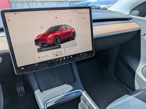 Used 2022 Tesla Model Y Performance AWD/4WD image 12
