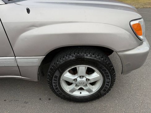 Used 2001 Toyota Land Cruiser image 28