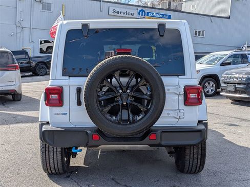 Used 2023 Jeep Wrangler Unlimited Sahara w/ Cold Weather Group image 7