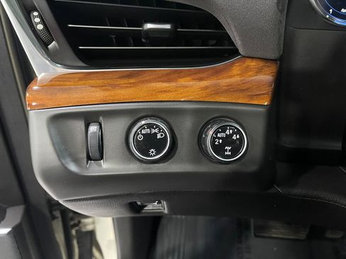 Used 2016 Cadillac Escalade Premium image 21
