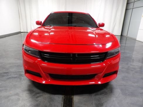 Used 2022 Dodge Charger SXT RWD image 2