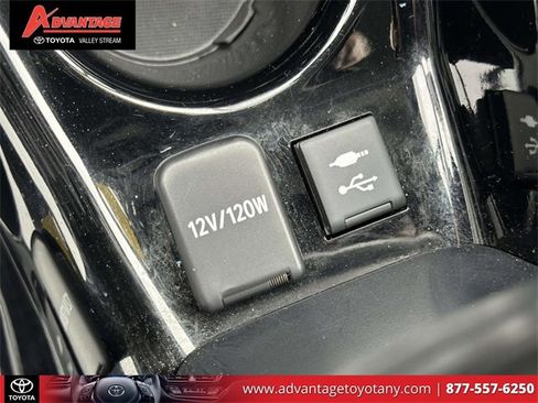 Used 2022 Toyota Prius Prime XLE image 38