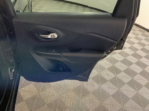 Used 2016 Jeep Cherokee 75th Anniversary FWD image 33