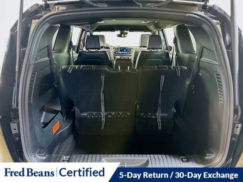 Used 2025 Chrysler Pacifica Select image 9