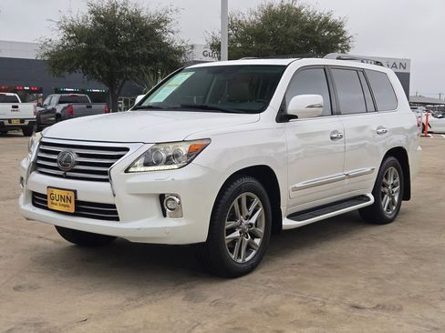 Used 2014 Lexus LX 570 4WD image 3