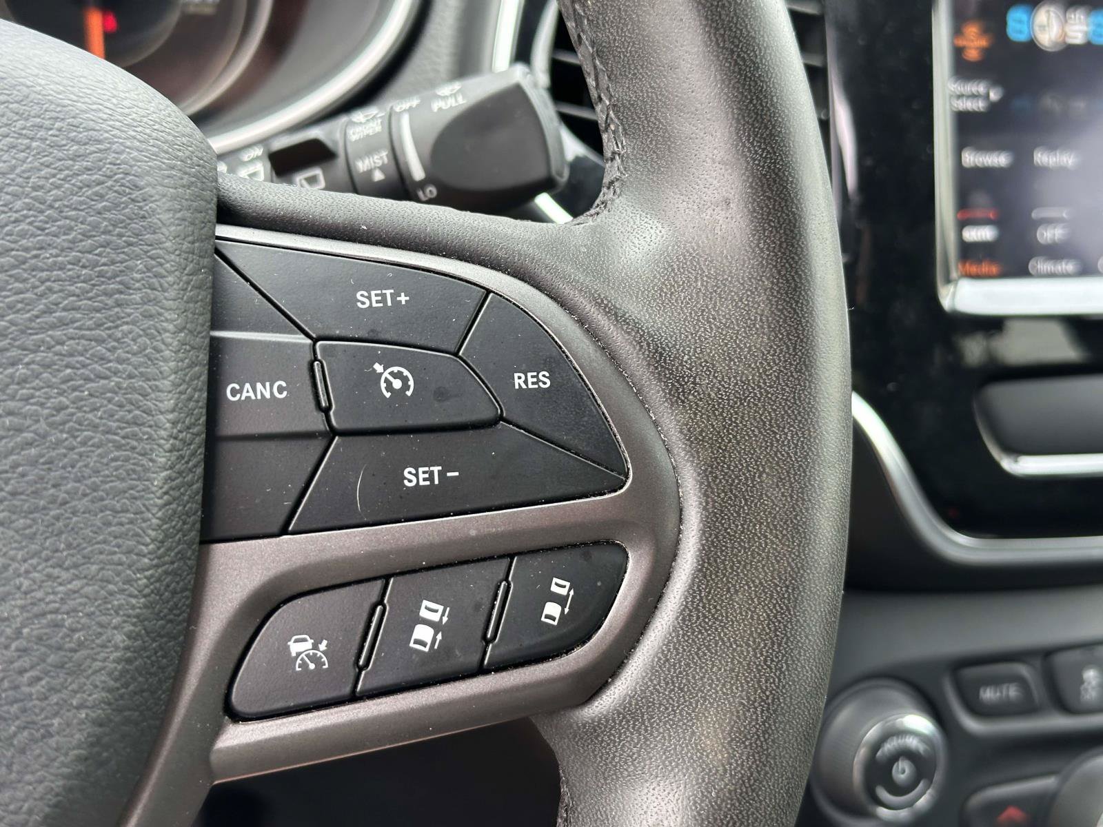 Used 2022 Jeep Cherokee Limited w/ Elite Package AWD/4WD image 24