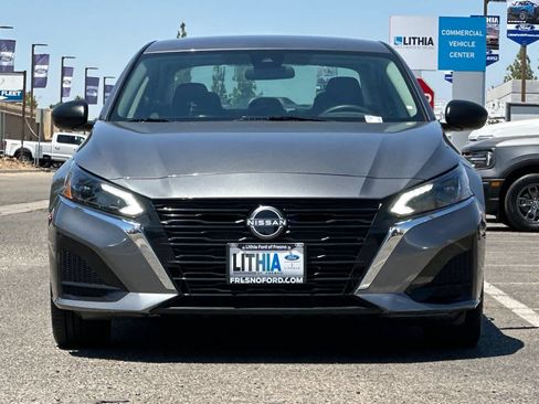 Used 2025 Nissan Altima 2.5 SV FWD image 10