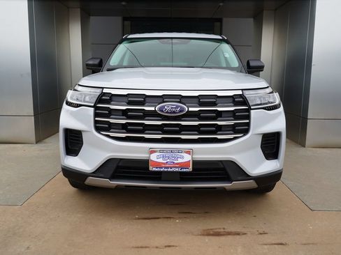 New 2026 Ford Explorer Active RWD image 4