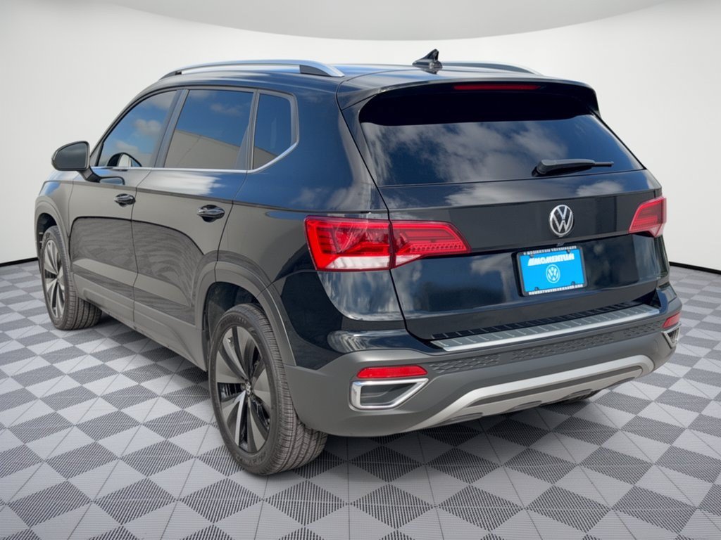 Used 2022 Volkswagen Taos SE FWD image 3