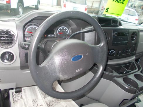 Used 2014 Ford E-250 and Econoline 250 w/ Power Group image 6