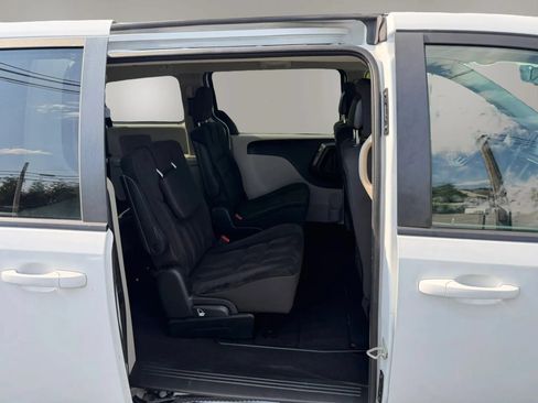 Used 2018 Dodge Grand Caravan SE w/ UConnect Hands-Free Group FWD image 47