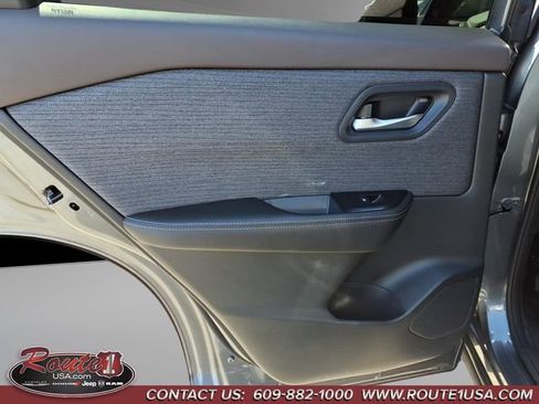 Used 2023 Nissan Rogue SV image 19