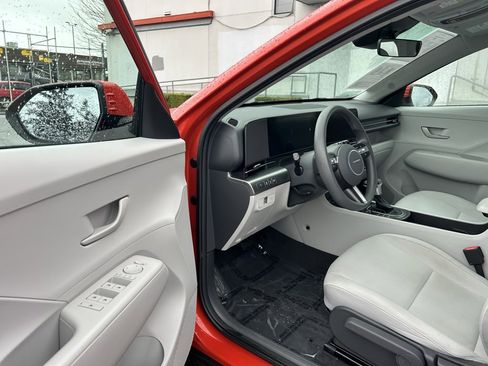 Used 2024 Hyundai Kona SE image 9