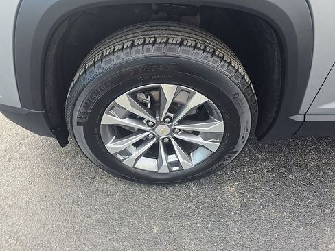 Used 2025 Chevrolet Equinox LT w/ Convenience Package II image 4