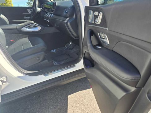 Used 2024 Mercedes-Benz GLS 450 4MATIC image 10