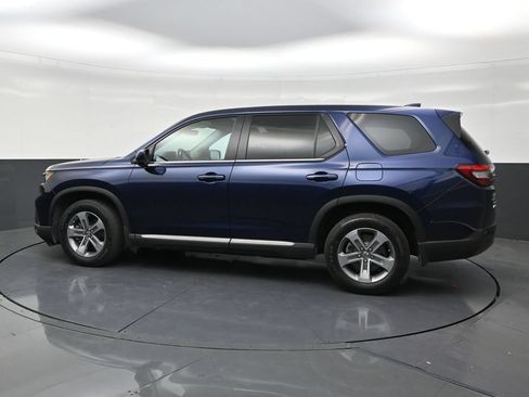 Used 2025 Honda Pilot EX-L image 2