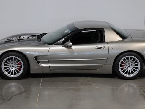 Used 1999 Chevrolet Corvette Coupe w/ Lighting Pkg RWD image 11