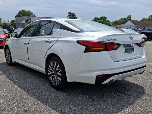 Certified 2024 Nissan Altima 2.5 SV w/ SV Premium Package FWD image 4
