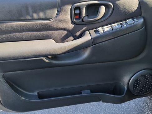 Used 2003 Chevrolet S10 Pickup LS image 16