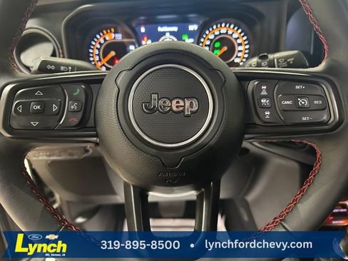 Used 2024 Jeep Wrangler Unlimited Rubicon AWD/4WD image 10