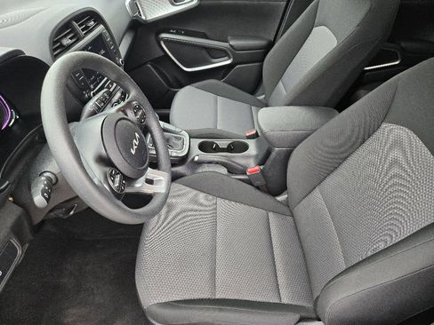 Certified 2025 Kia Soul LX w/ LX Technology Package image 18