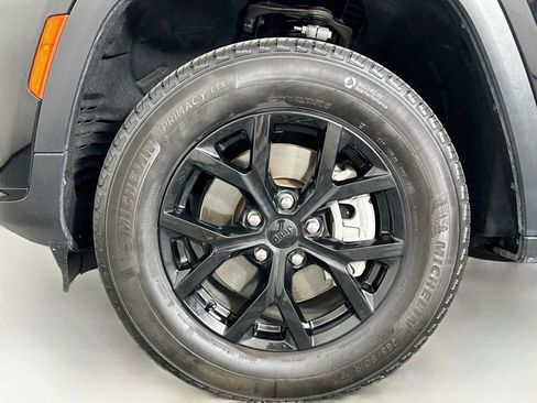 Used 2024 Jeep Grand Cherokee L Laredo AWD/4WD image 11