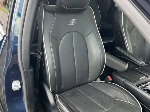 Used 2025 Chrysler Pacifica Limited FWD image 30