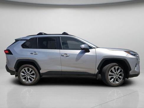 Used 2022 Toyota RAV4 XLE Premium AWD/4WD image 25