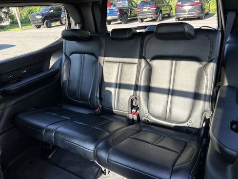 Used 2023 Jeep Wagoneer Series III w/ Premium Group I AWD/4WD image 24