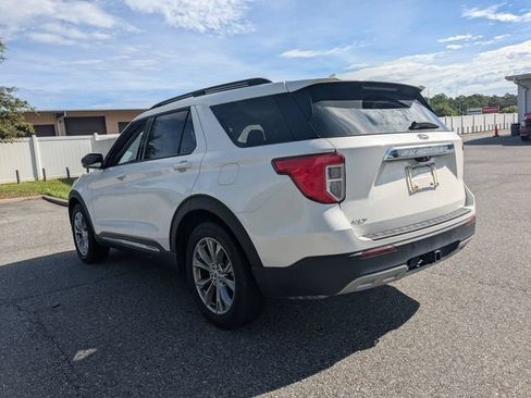 Used 2024 Ford Explorer XLT w/ Equipment Group 202A RWD image 4