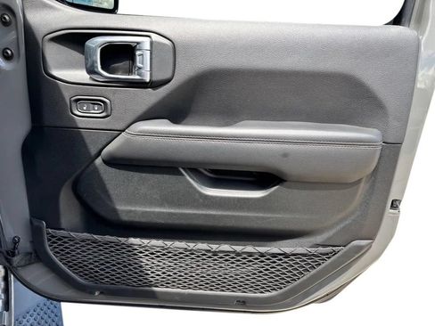 Used 2021 Jeep Wrangler Unlimited Sahara w/ Uconnect 4C Nav & Sound Group AWD/4WD image 30