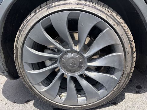 Used 2021 Tesla Model Y Long Range AWD/4WD image 14