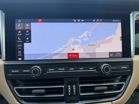 Certified 2021 Porsche Macan S AWD/4WD image 24