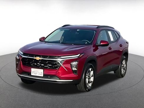 Used 2025 Chevrolet Trax LT image 12