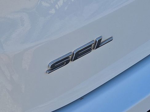 Used 2023 Ford Edge SEL w/ Sport Appearance Package image 27