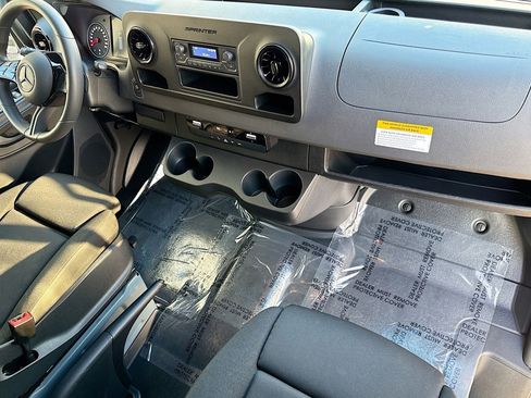 Used 2025 Mercedes-Benz Sprinter 2500 image 23