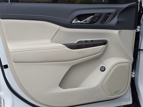 Used 2023 GMC Acadia Denali w/ Denali Ultimate Package image 12