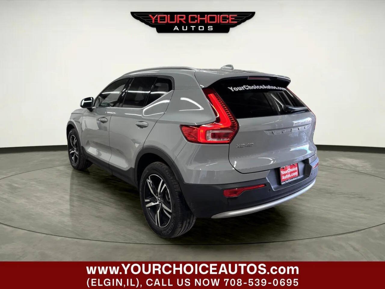 Used 2024 Volvo XC40 B5 Core AWD/4WD image 3