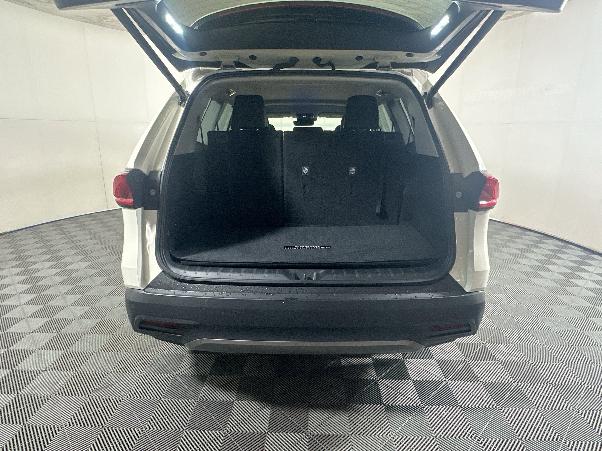 Used 2024 Toyota Grand Highlander AWD Hybrid image 34