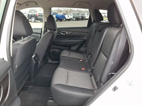 Used 2018 Nissan Rogue SV image 10