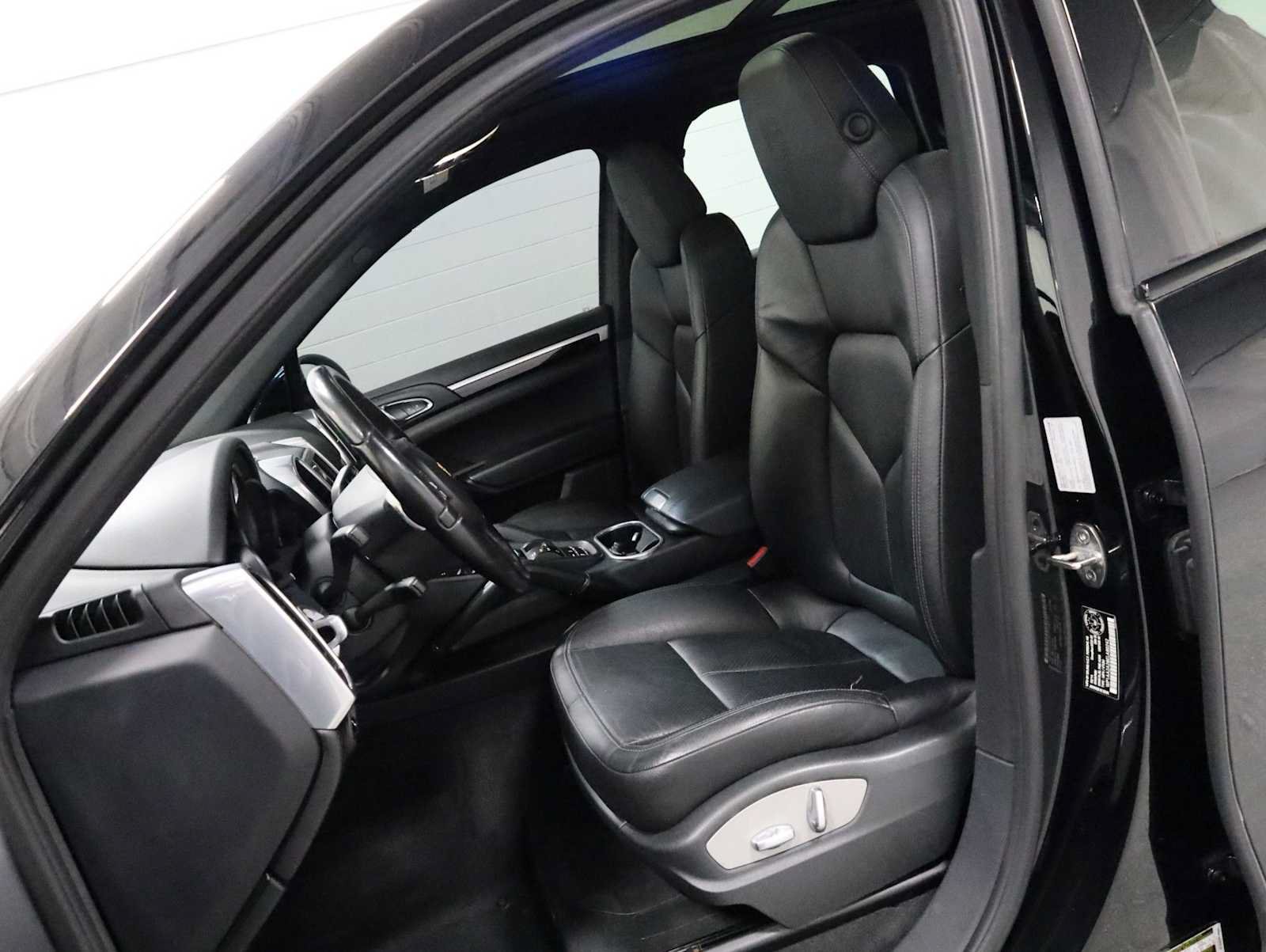 Used 2014 Porsche Cayenne Platinum Edition AWD/4WD image 5