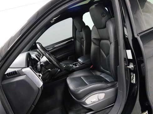 Used 2014 Porsche Cayenne Platinum Edition AWD/4WD image 5