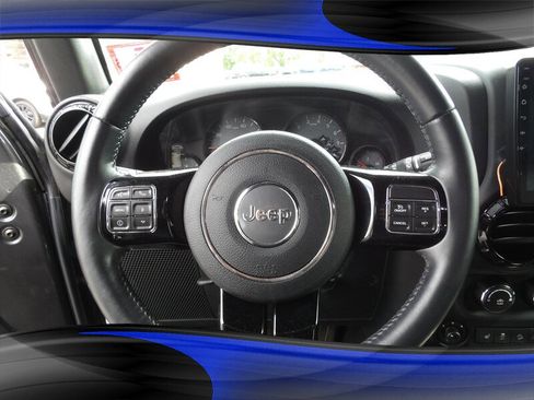 Used 2017 Jeep Wrangler Unlimited Sahara AWD/4WD image 15