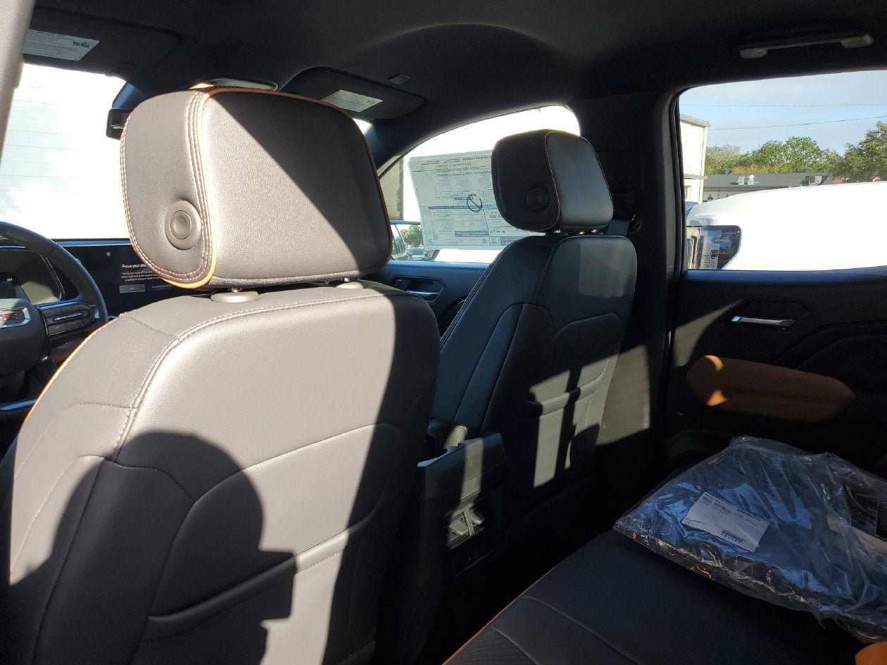 New 2026 GMC Canyon AT4 w/ AT4 Premium Package AWD/4WD image 10